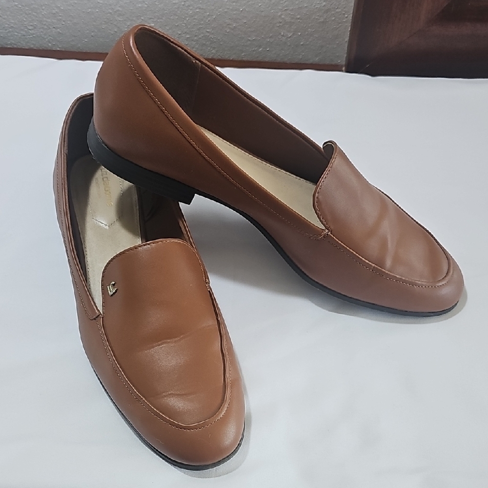 Liz Claiborne Womens Zarai Round Toe Cognac Loafers. Size 11
